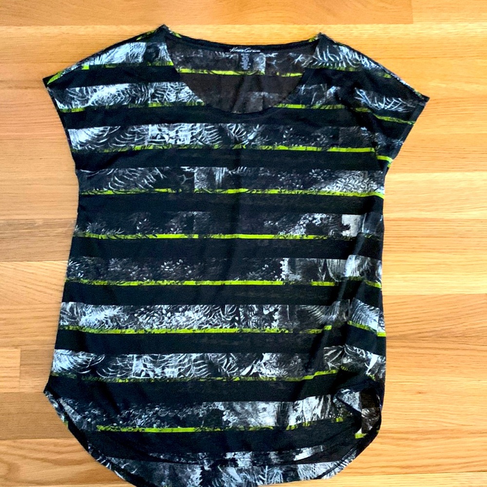 Like new Kenneth Cole Striped sheet tee
